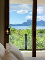 1 bedroom, desk, laptop workspace, soundproofing