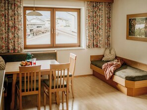 Dining - Nice apartment for 3 people with WIFI, TV and balcony (Thurmbach)