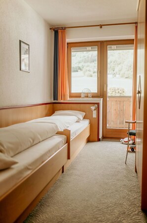 1 bedroom, free WiFi, bed sheets - Nice apartment for 3 guests with WIFI, TV and balcony (Thurmbach)
