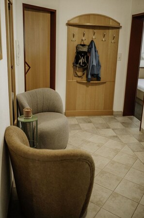 Interior - Lovely apartment for 3 guests with WIFI, TV and balcony (Thurmbach)