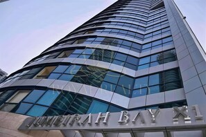 Front of property - Lux BnB I X1 Tower I Golf Course & Sea Views (Dubai)