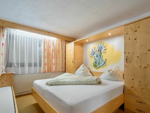 3 bedrooms, WiFi, bed sheets