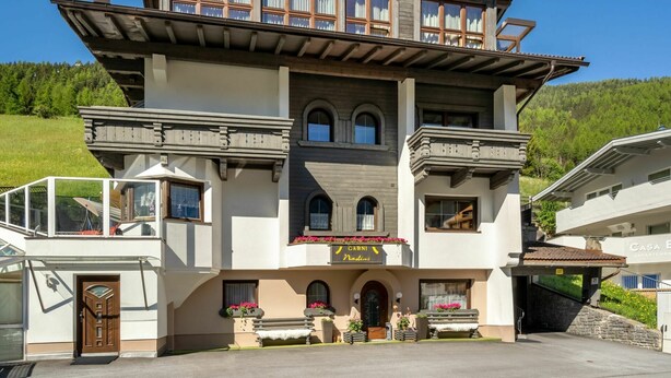 A two-story building with a balcony, a sign reading "Garnis Nadine," and a staircase leading to a second floor. - Nice apartment for 2 guests with WIFI, TV and balcony (Solden)