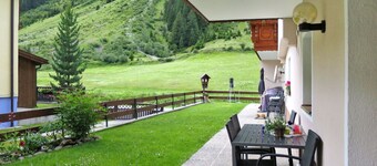 Cosy apartment for 5 people with WIFI, TV, terrace, pets allowed and parking