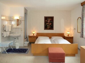 8 間睡房、可攜式嬰兒床、免費 Wi-Fi、床單