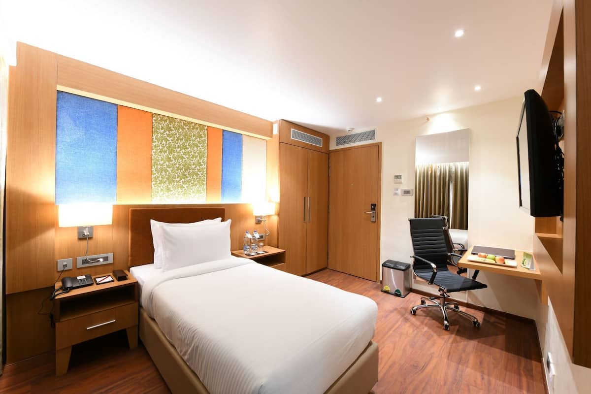 1 chambre, minibar, coffres-forts dans les chambres, bureau