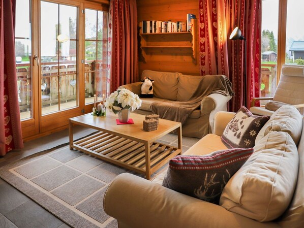 TV, fireplace, DVD player