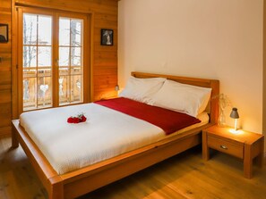3 bedrooms, travel cot, free WiFi