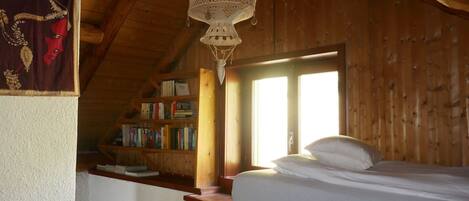 1 bedroom, travel cot, free WiFi