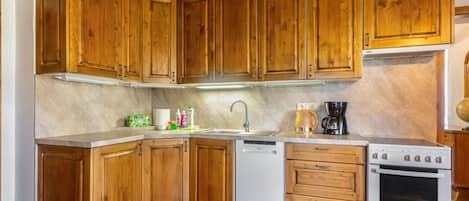 Fridge, microwave, oven, dishwasher