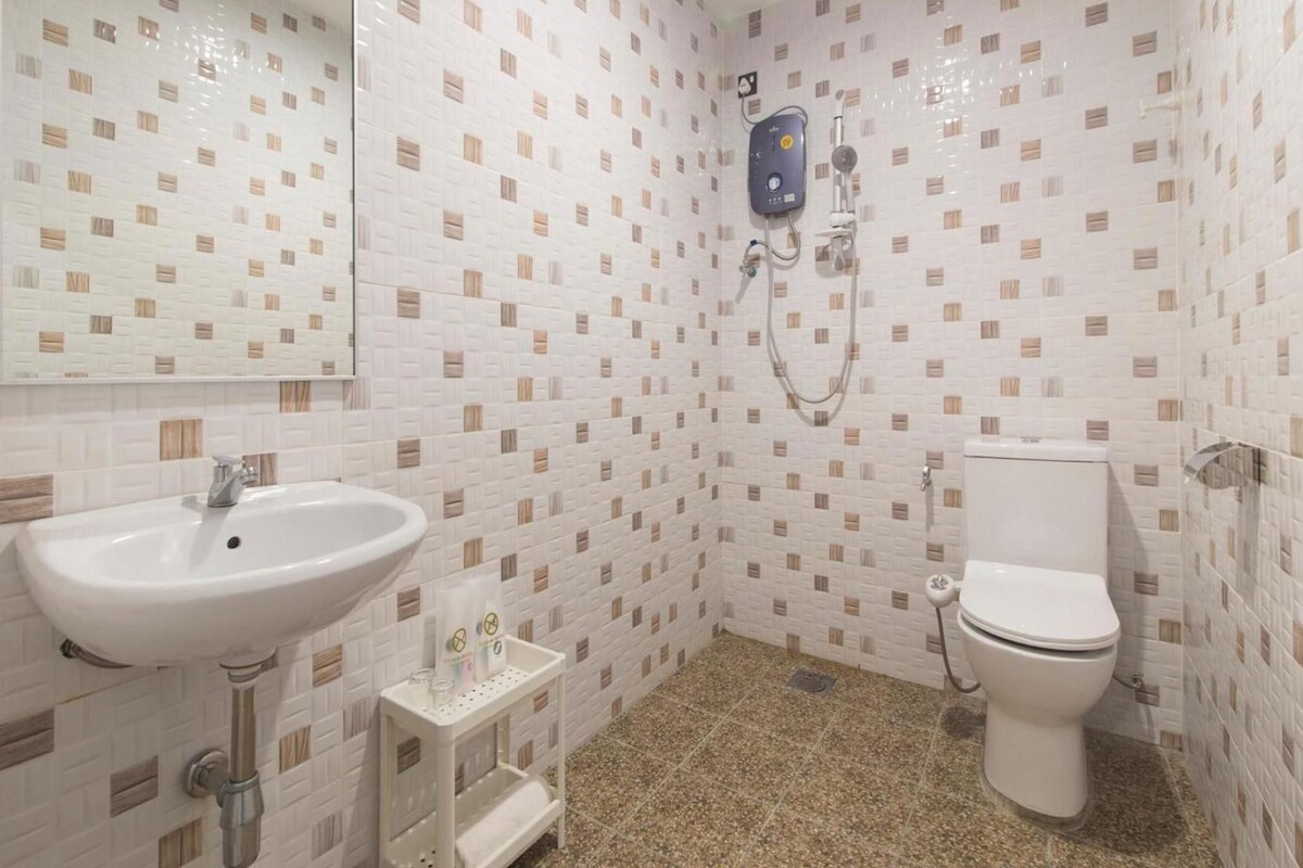 Ducha, artículos de tocador gratuitos, toallas