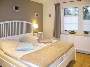 4 室のベッドルーム、旅行用ベビーベッド、WiFi (無料)、ベッドシーツ