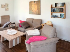 Interior - Nice apartment in villa for 8 guests with WIFI, TV, terrace and pets allowed (Weener)