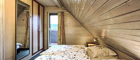 3 habitaciones, cuna de viaje, wifi gratis y ropa de cama