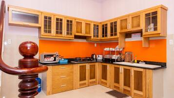 Fridge, dishwasher