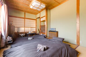 Room for 3 Guests, Shared Bathroom | Free WiFi - Guesthouse IROHA (Gojo)