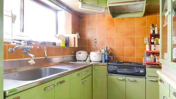 Lemari es dan microwave