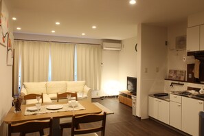 标准双人房 | 私人简易厨房 | 大冰箱、微波炉、烤箱、炉灶