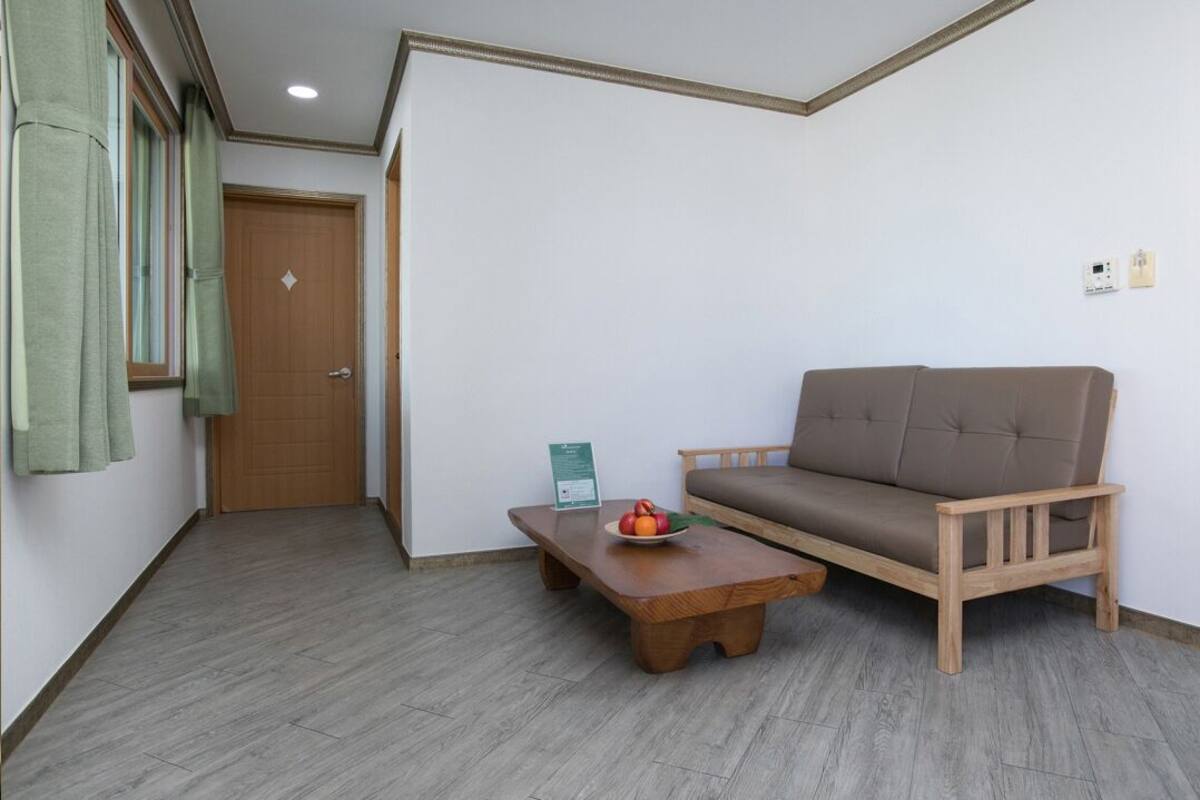 Family House (Solhyang 102) | Living area | Flat-screen TV