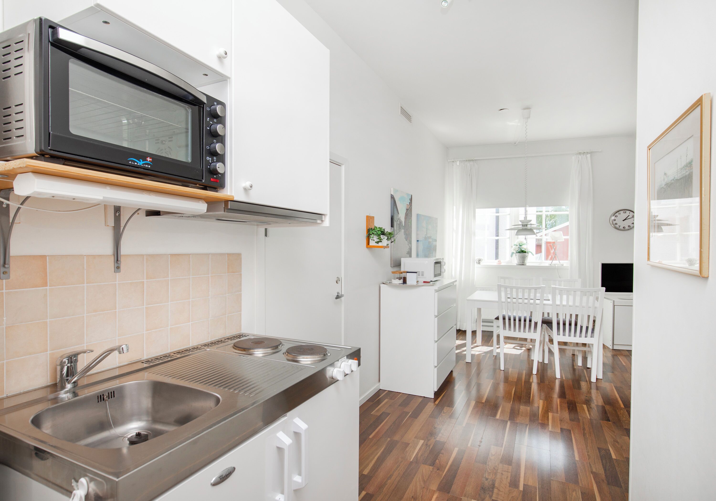 deluxe suite | private kitchen | fridge, microwave, stovetop, coffee/tea maker