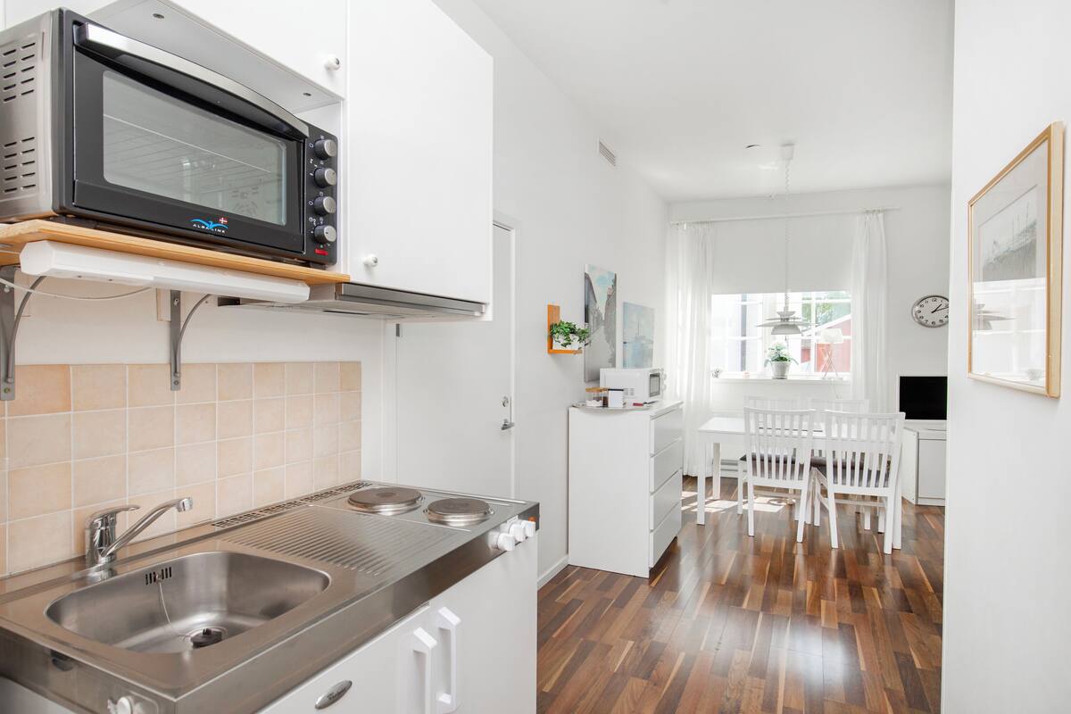 deluxe suite | private kitchen | fridge, microwave, stovetop, coffee/tea maker