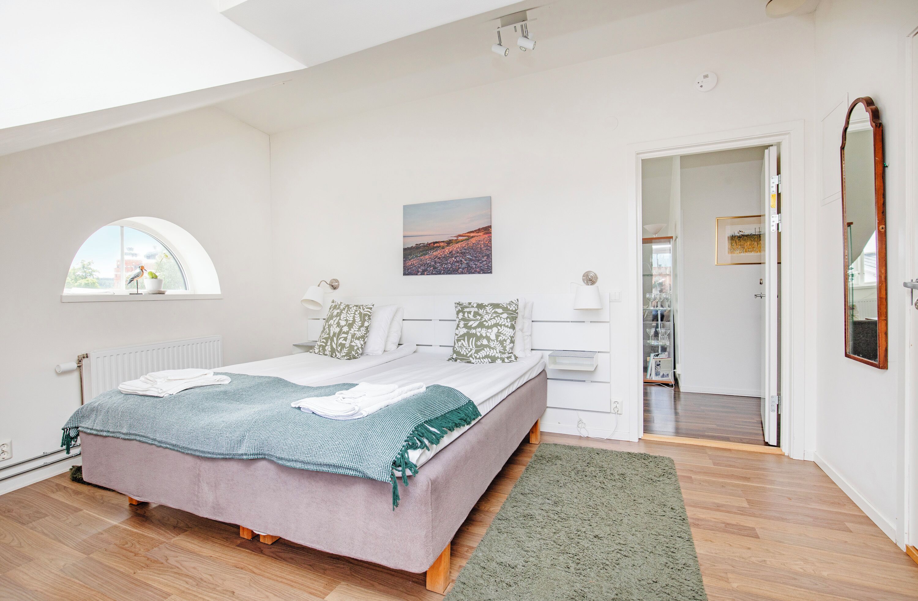 Deluxe Suite | Individually decorated, individually furnished, desk, cots/infant beds