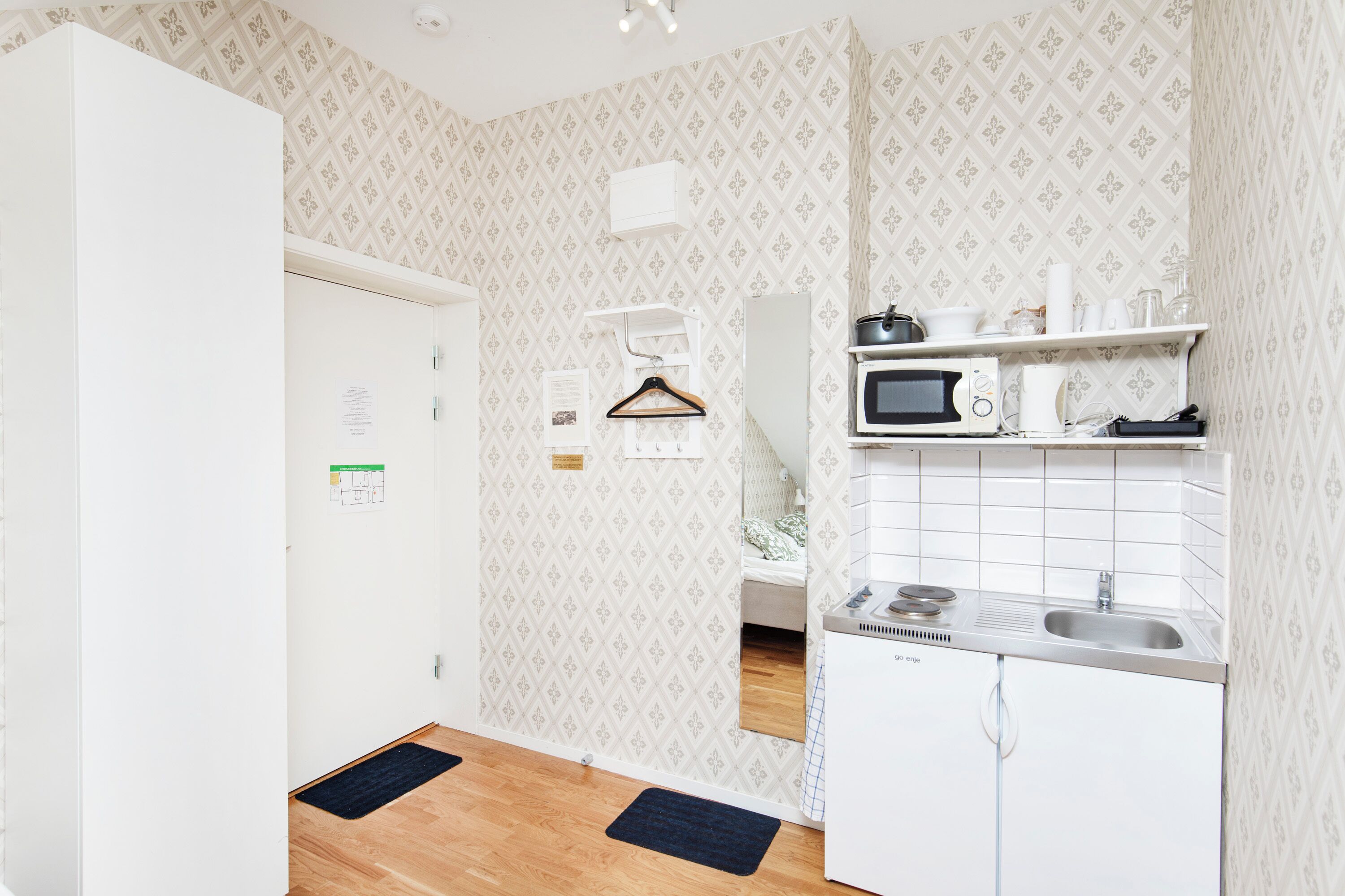 studio | private kitchen | fridge, microwave, stovetop, coffee/tea maker