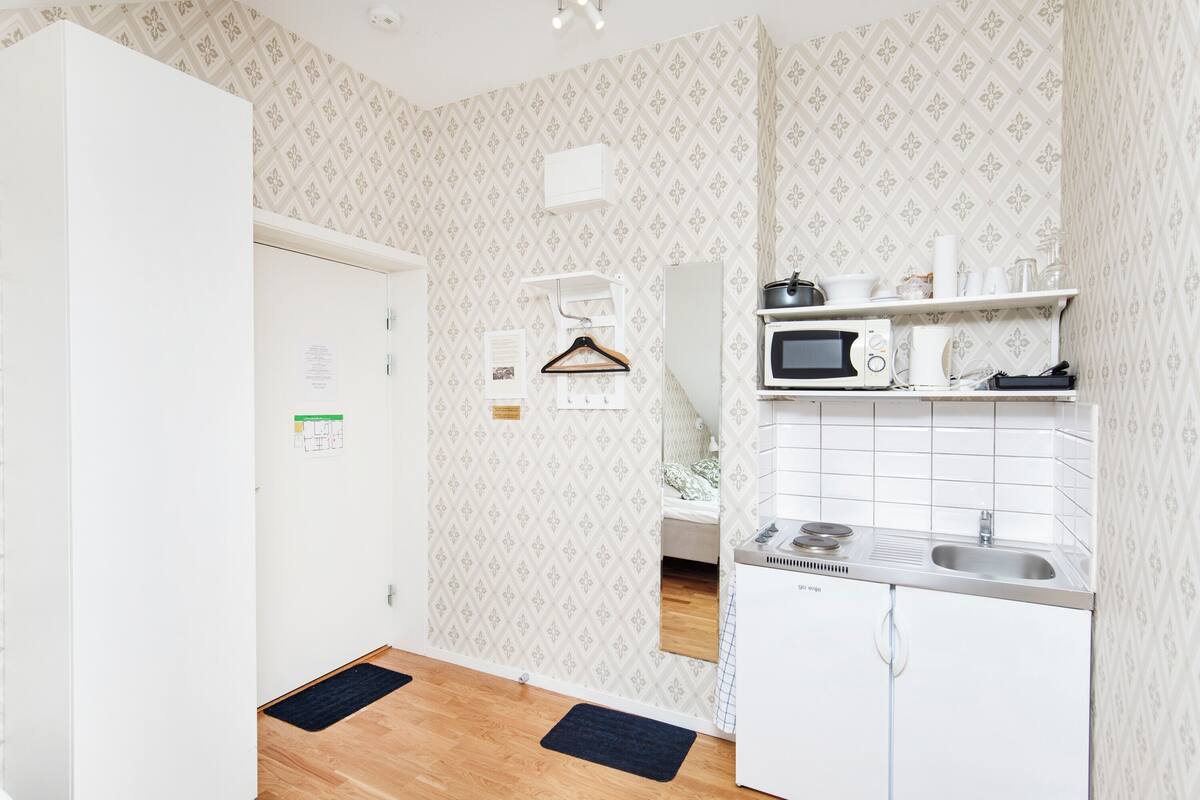 studio | private kitchen | fridge, microwave, stovetop, coffee/tea maker