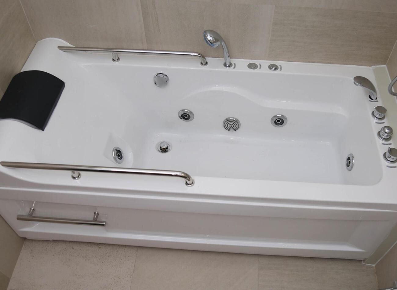 standard room, 1 queen bed | bathroom | rainfall showerhead, designer toiletries, hair dryer, bathrobes