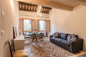 Appartement, 3 chambres | Coin séjour