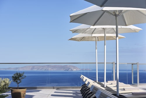 Villa Ada -5 bedrooms villa with a heated pool & heated hot tub. Amazing view !!