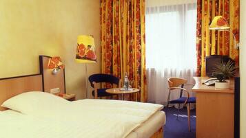Standard Double Room | Hypo-allergenic bedding, in-room safe, desk, blackout drapes