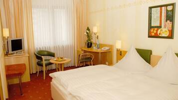 Allergikerbettwaren, Zimmersafe, Schreibtisch, Verdunkelungsvorhänge