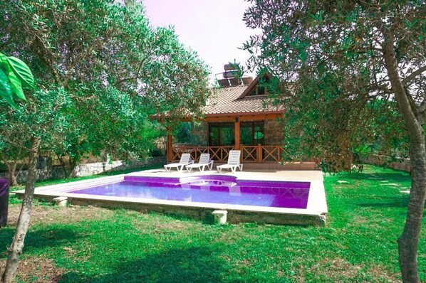 Piscine extérieure (ouverte en saison)