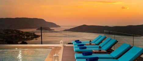 Außenpool, Infinity-Pool