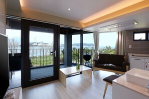 客房 (B 201) | 客廳 | 平面電視、加熱地板