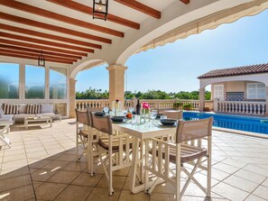 Outdoor dining - Beautiful private villa for 6 guests with private pool, A/C, WIFI, TV, terrace and panoramic view (Manacor)