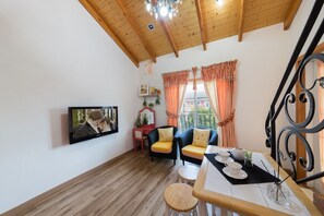 Dúplex (LUBERON) | Zona de estar | Televisión LCD de 42 pulgadas con canales por cable, una televisión