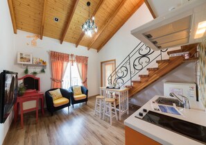 Duplex (LUBERON) | Living area | 42-inch LCD TV with cable channels, TV - Byeonsan Provence Pension (Buan)