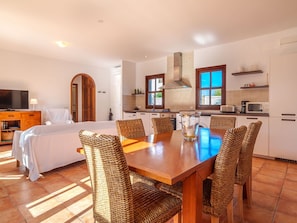 Dining - Cosy apartment for 4 guests with A/C, pool, WIFI, TV and terrace (Manacor)