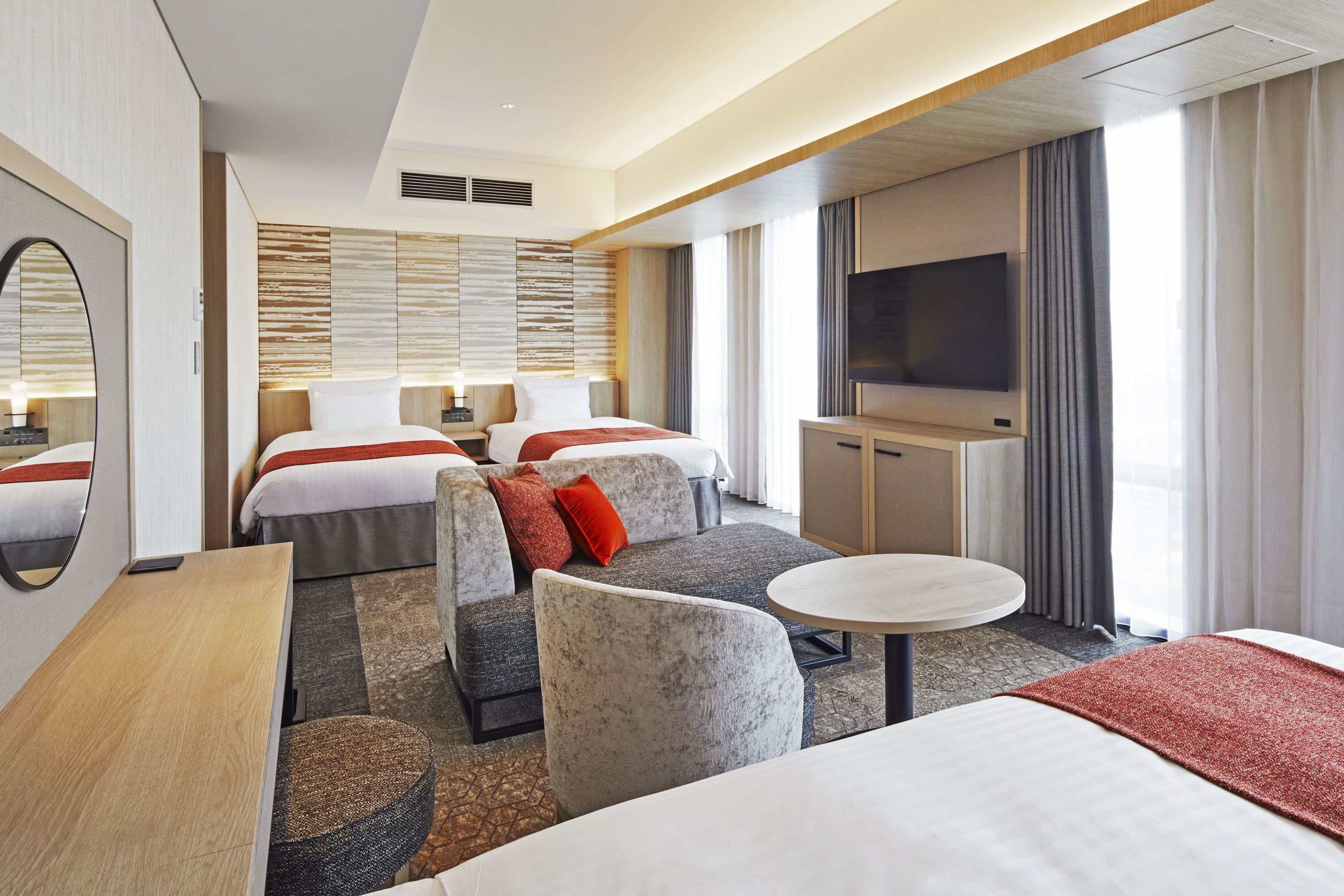 deluxe triple room, non smoking, city view | 1 bedroom, down duvets, in-room safe, desk