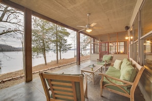 Terrace/patio - 'Water’s Edge': Home on Shore of Beaver Lake! (Garfield)