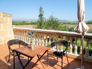 Outdoor dining - Cosy apartment in villa for 2 guests with WIFI, pool, A/C, TV and patio (Santa Margalida)