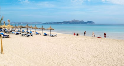 Angenehme Wohnung für 4 Leute mit W-LAN, Klimaanlage, Pool, TV und Innenhof