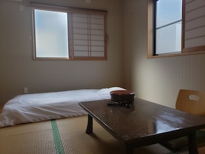 單人房 | 房內夾萬、書桌、免費 Wi-Fi