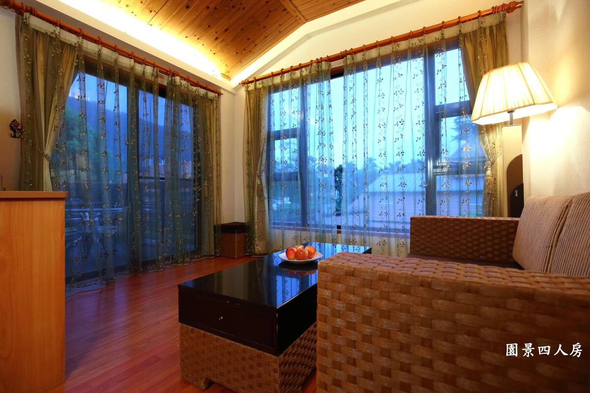 Quarto quádruplo luxo | Edredons de pluma, cortinas blackout, camas extras/dobráveis (sobretaxa)