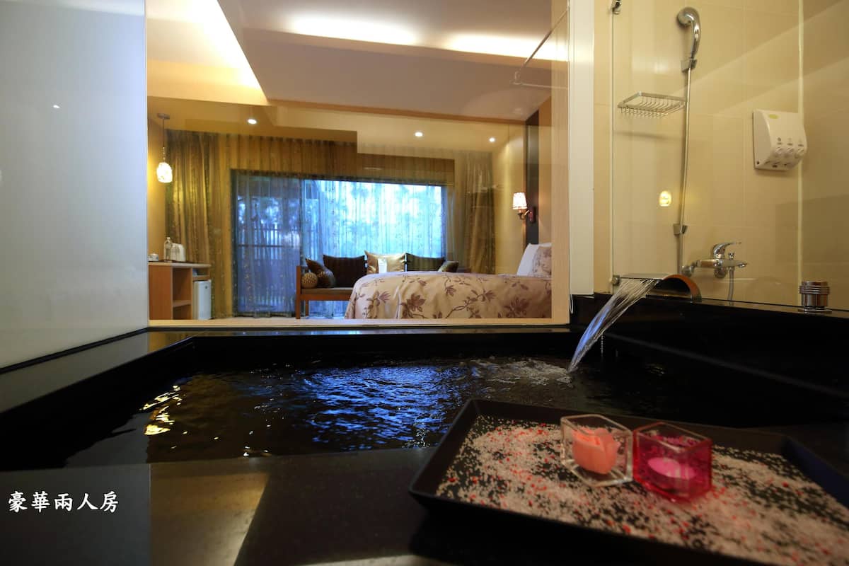 Quarto casal luxo | Banheira de imersão