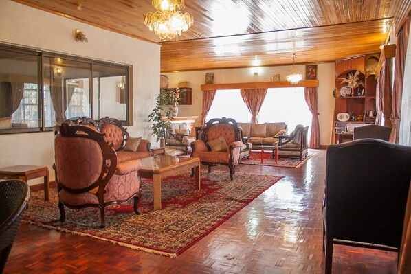 Interior - Birds Of Paradise Holiday Homes - Nairobi. (Nairobi)