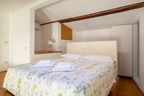 1 bedroom, desk, iron/ironing board, WiFi