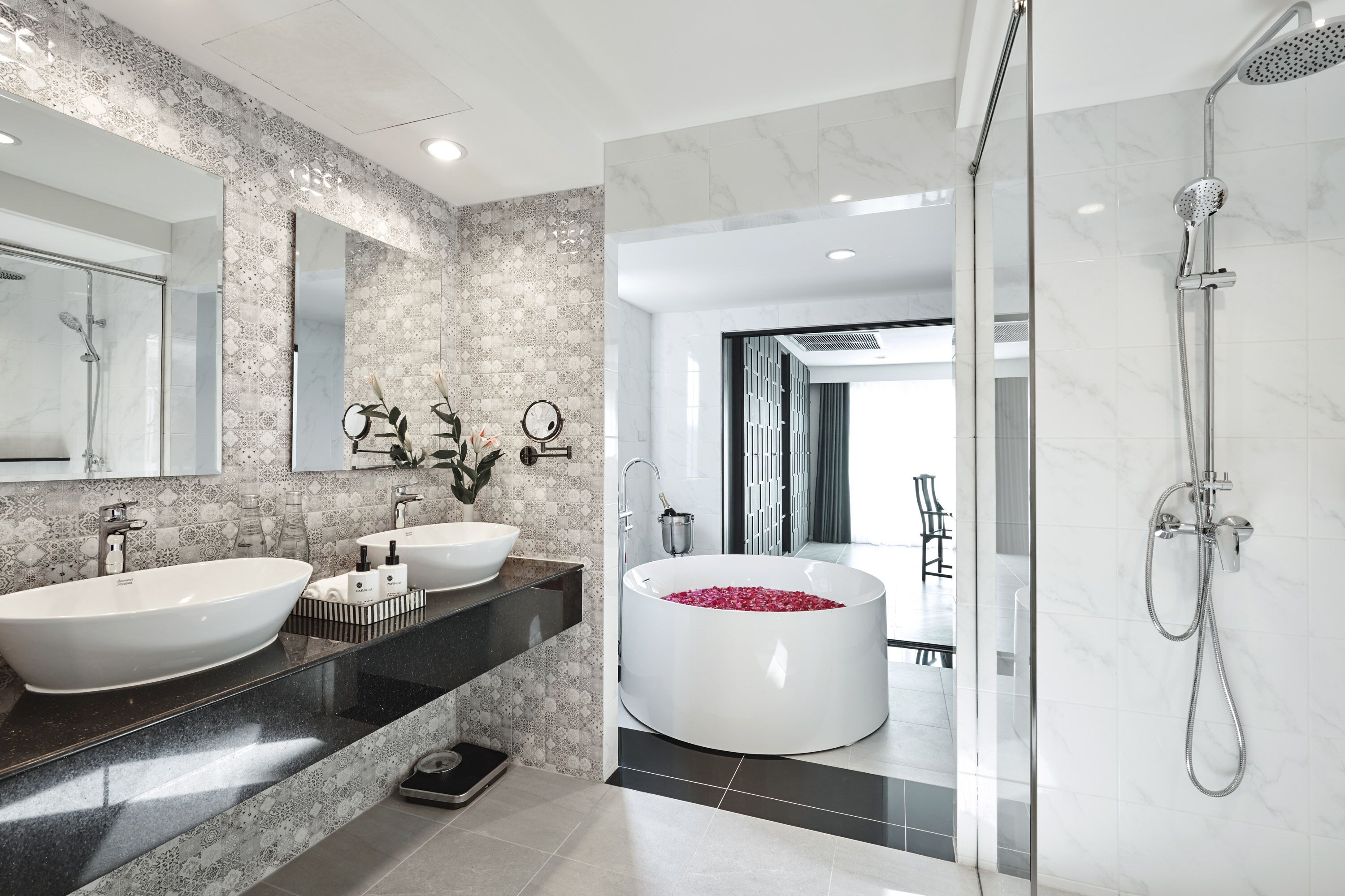Luxe beddengoed, een minibar, een kluis op de kamer, een bureau